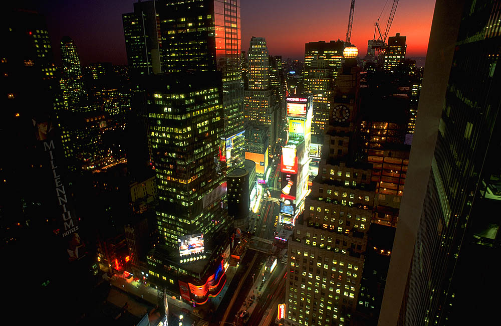 Times Square photo, 1000 x 650 pixels