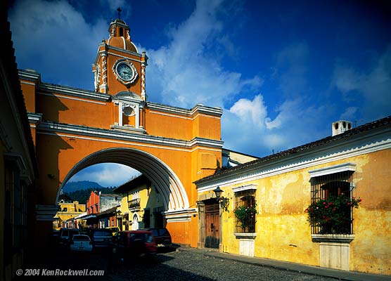 Arco de Santa Catalina, Antigua, Guatemala © KenRockwell.com