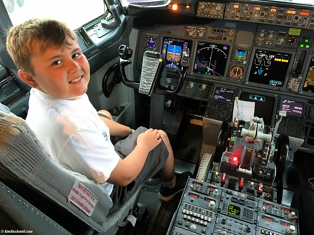 Ryan flies us to the Big Island of Hawaii on a Boeing 737-800