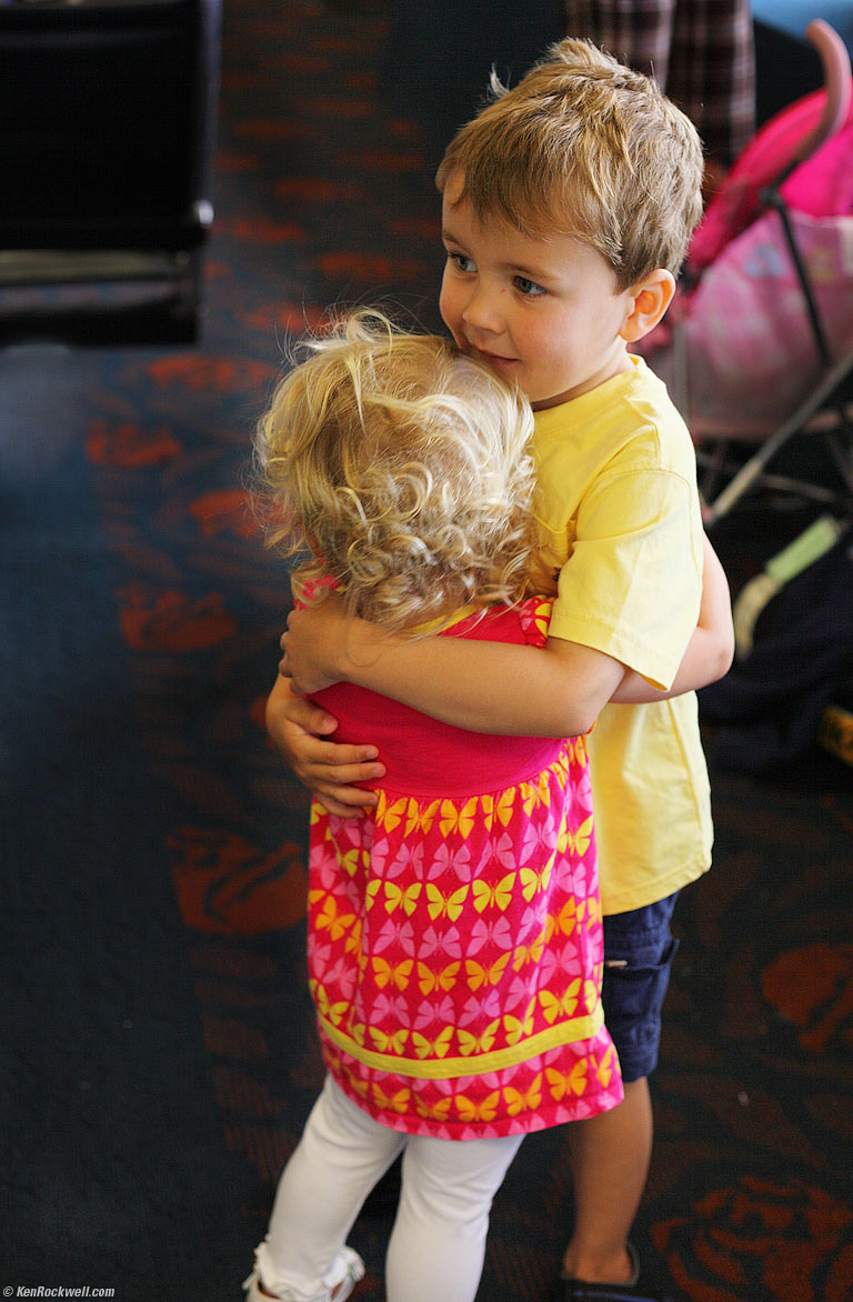 Ryan and Katie hug each other!!! Maui. 9:09 AM.