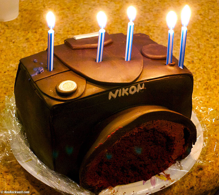 http://www.kenrockwell.com/trips/2012-02-rt-66/IMG_0419-camera-birthday-cake.jpg
