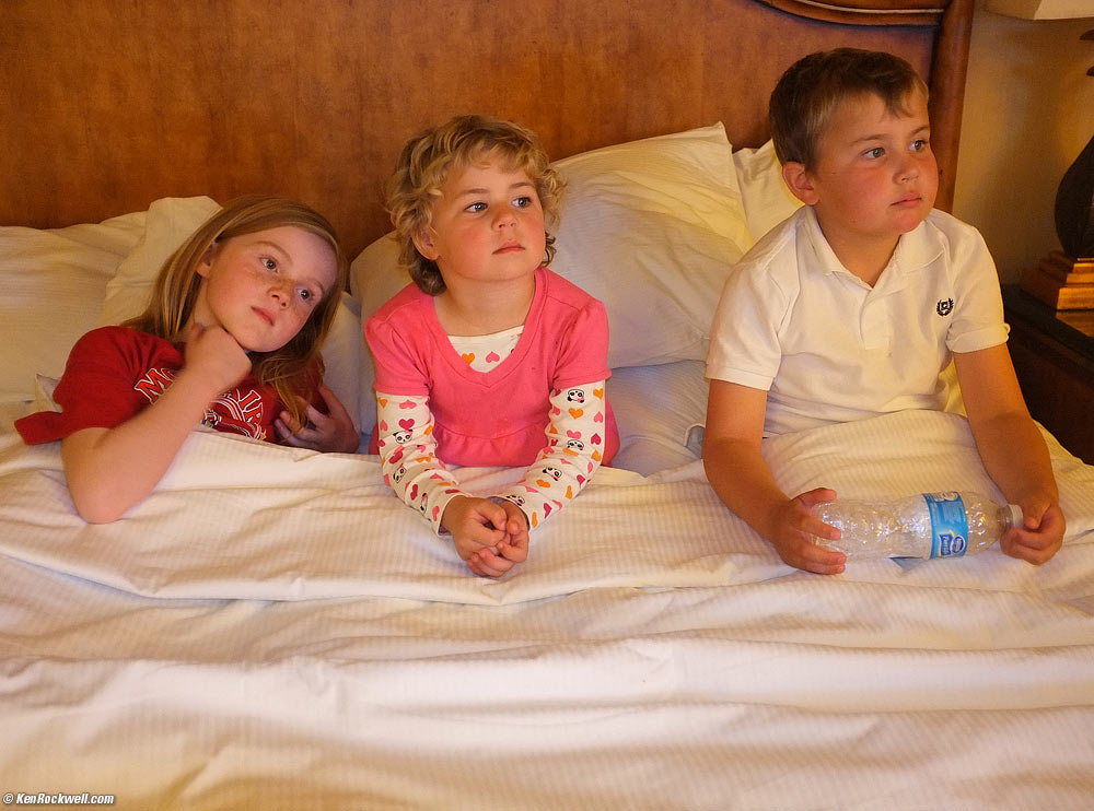 Kids watching TV in Noni and Pops' room, 7:43 PM.