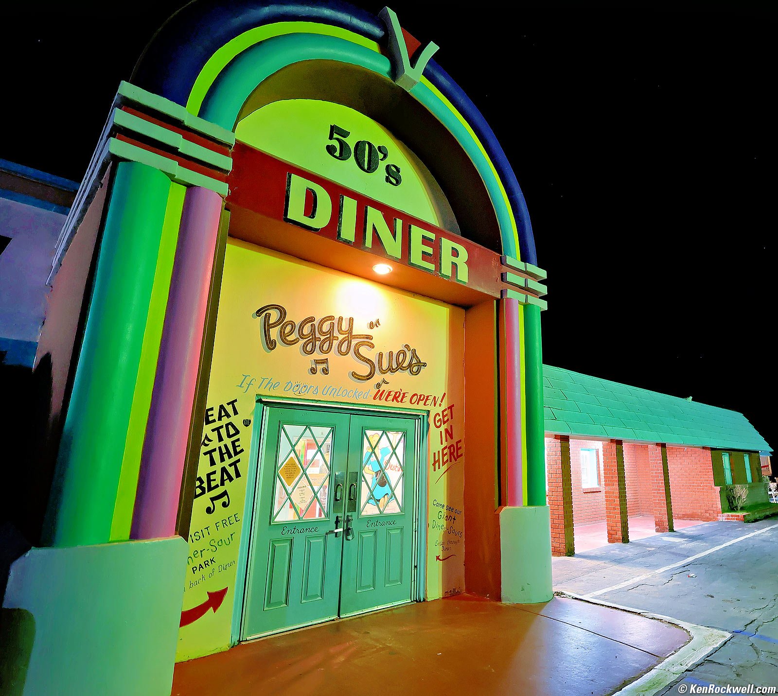 Peggy Sue's Diner, Route 66, Yermo, California