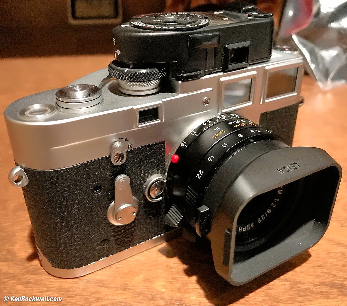 Made in Canada 28mm Leica objectif LEITZ  ELMARIT-M 1:2,8 