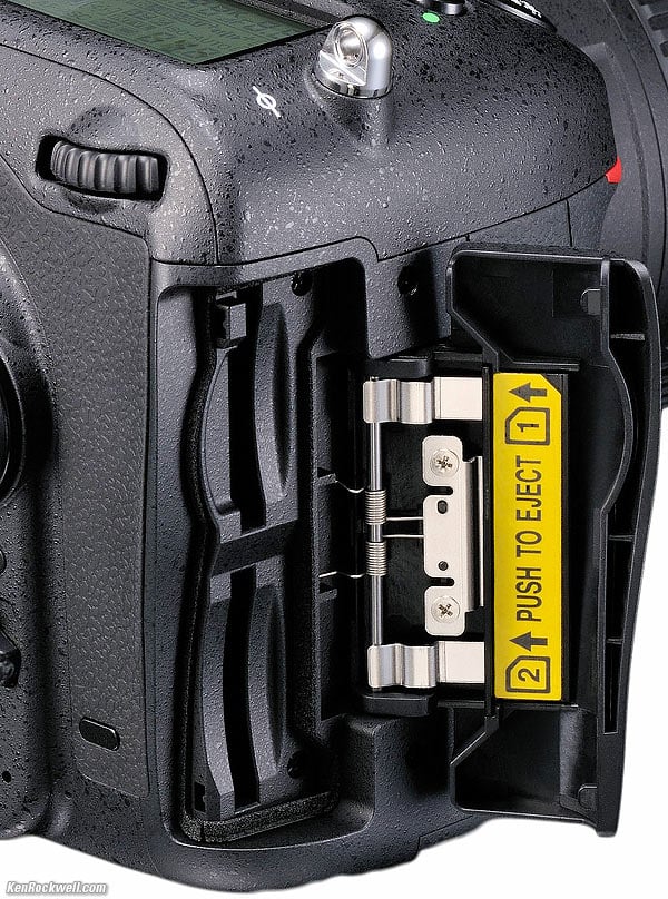 Nikon D7100 dual SD card slots