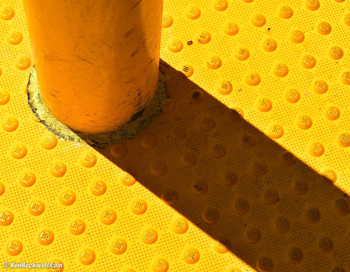 Желтый парковочный столб, Ранчо Мираж, Калифорния