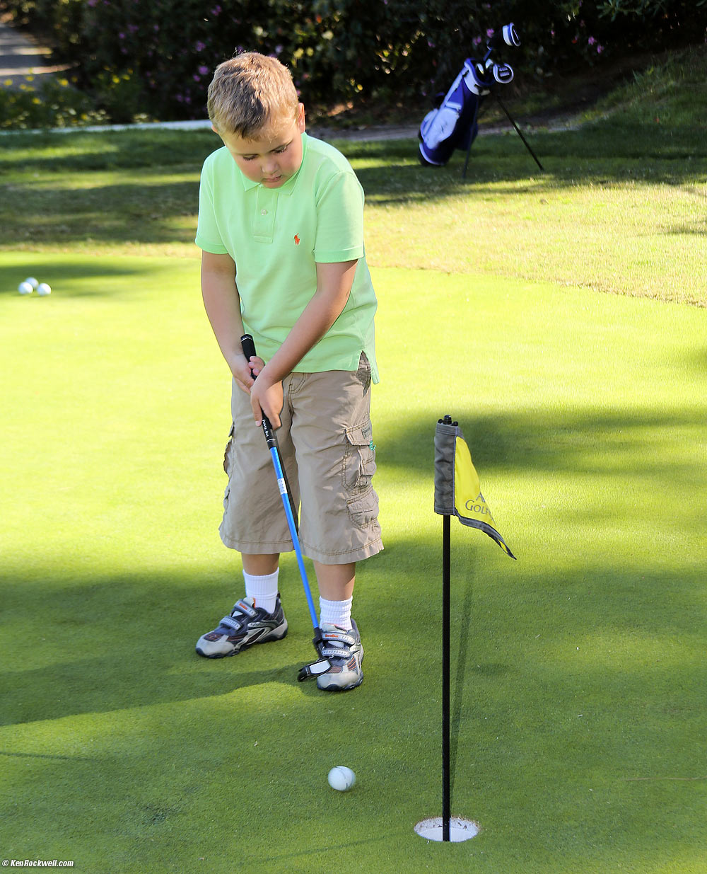 Ryan putts