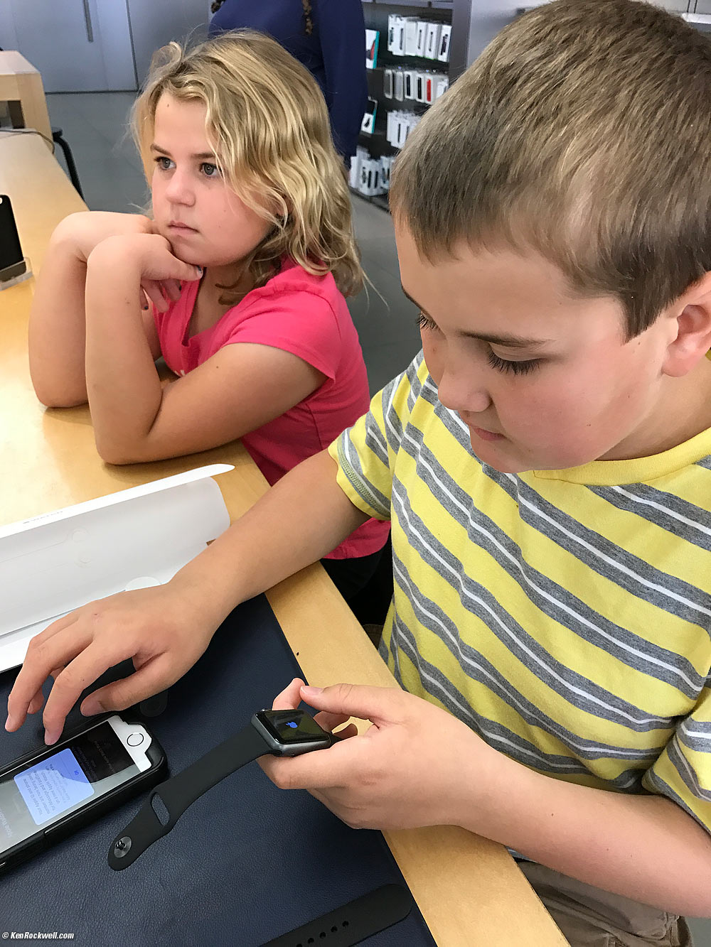 Ryan sets up his Apple Watch in the Palm Desert Apple Store.