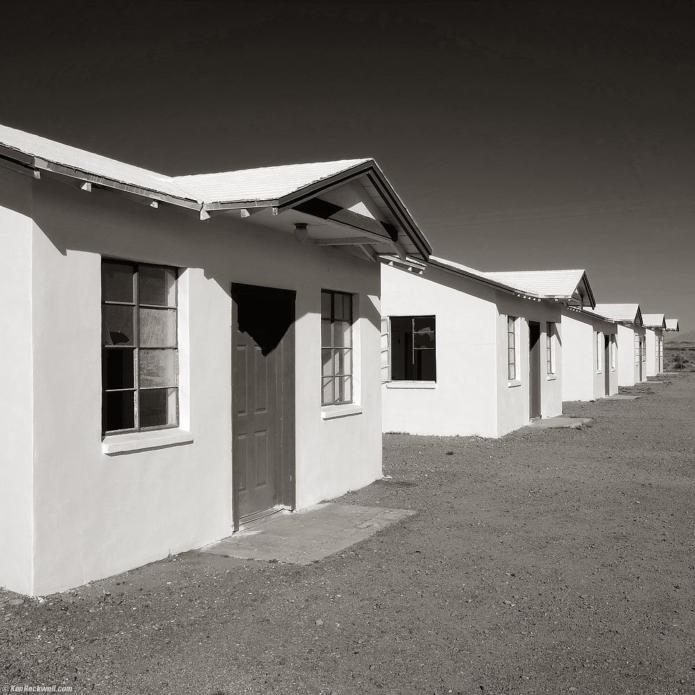 Roy's Motel, Amboy