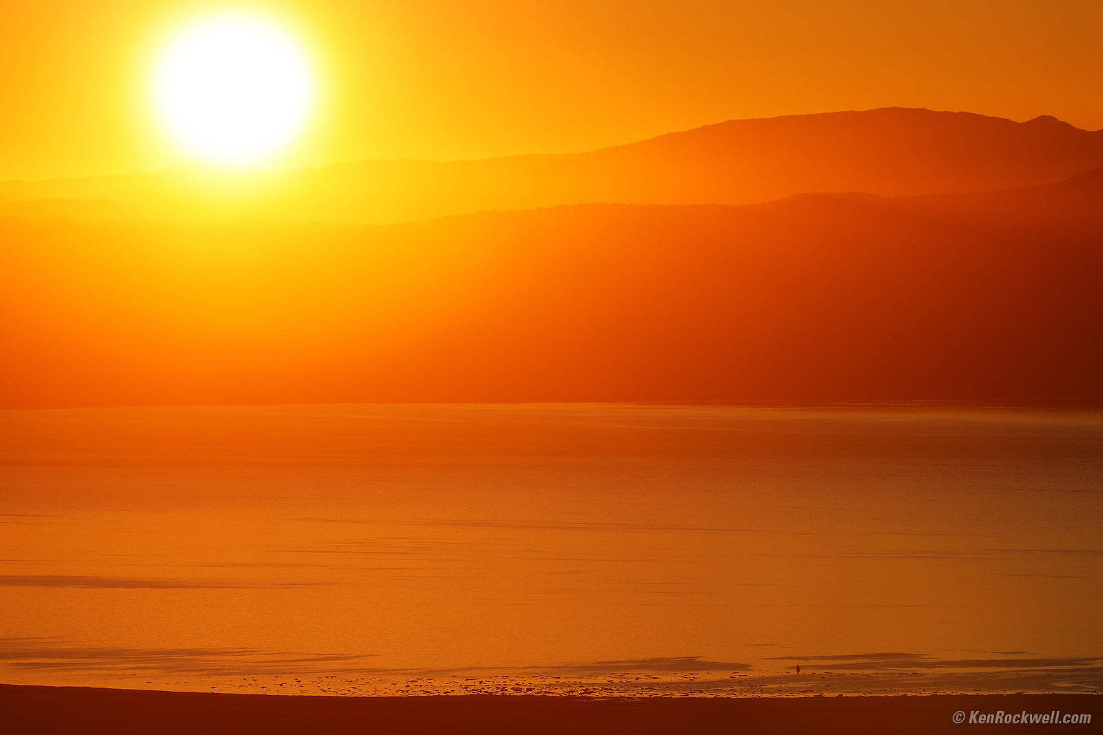 Sunrise nad Mono Lake